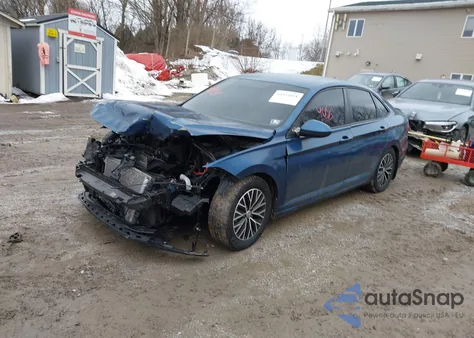 2021 Volkswagen Jetta 1.4T R-Line/1.4T S z USA, uszkodzony, nr VIN 3VWN57BU2MM059728